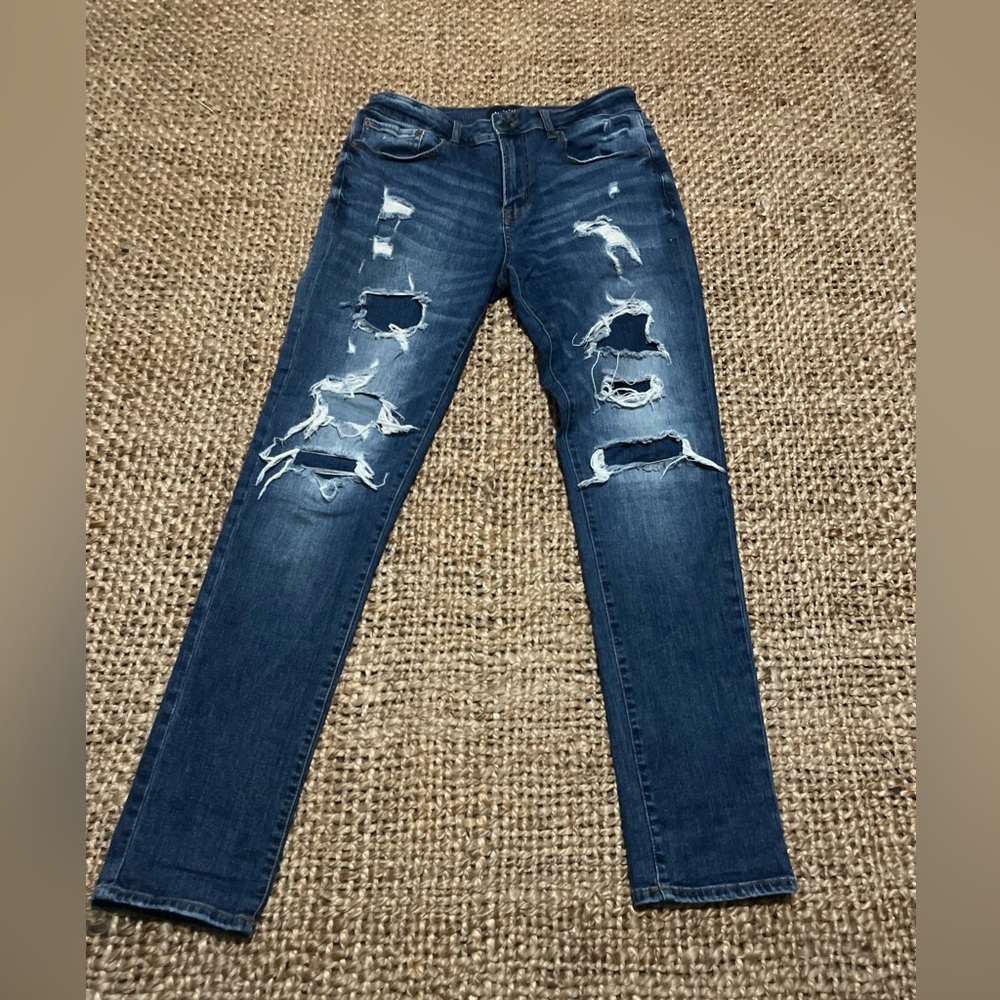 Ripped skinny jeans